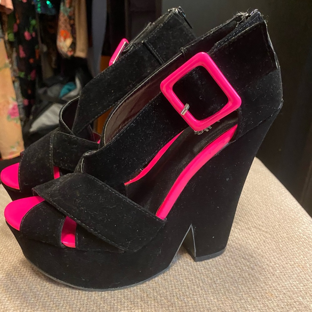 Heel wedge velvet suede black hot pink strap comfy